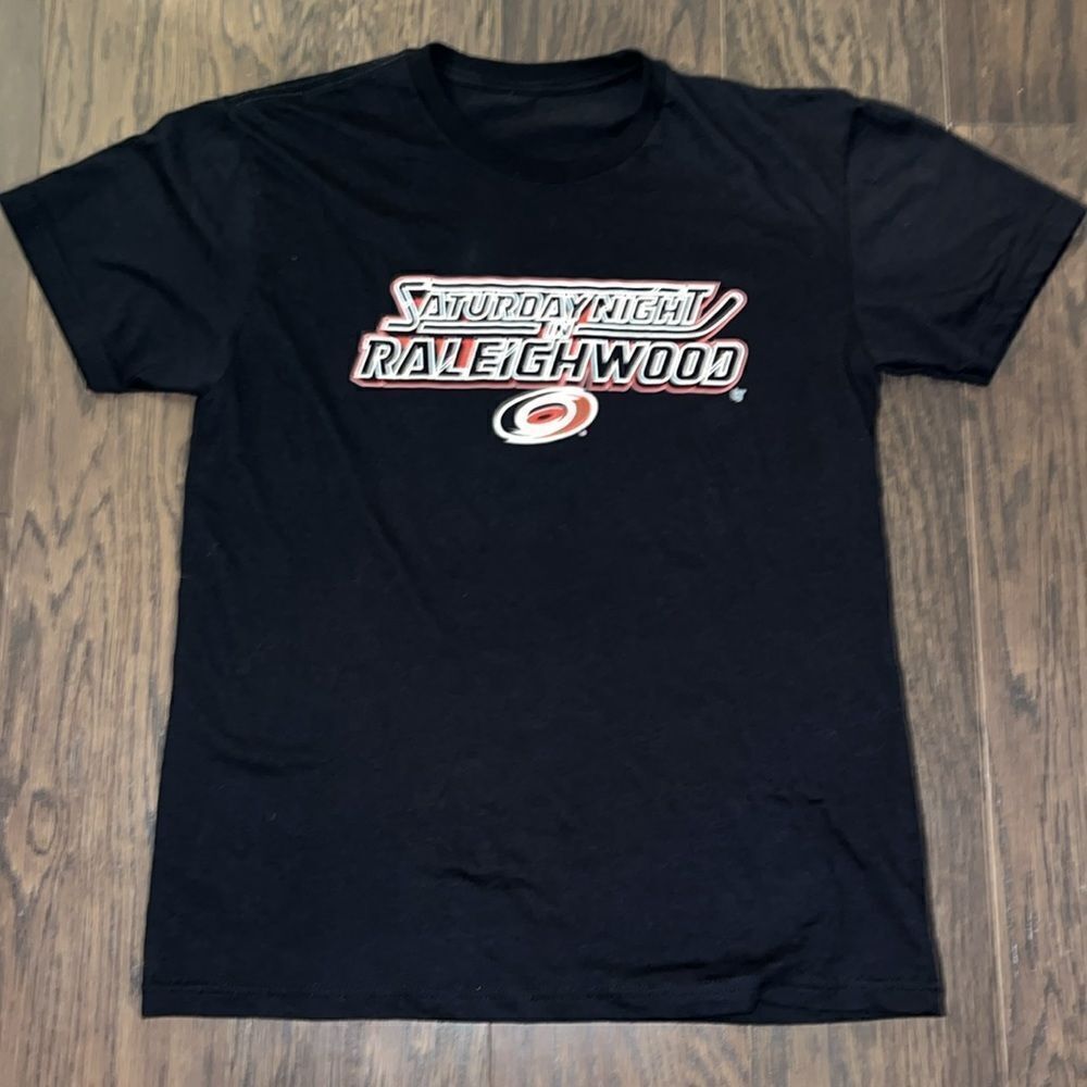 Saturday Night in Raleighwood collector black Carolina Hurricanes t shirt M